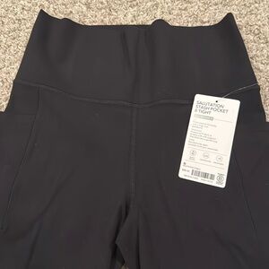 Women’s Athleta NEW Salutation stash pocket II tight 
Small